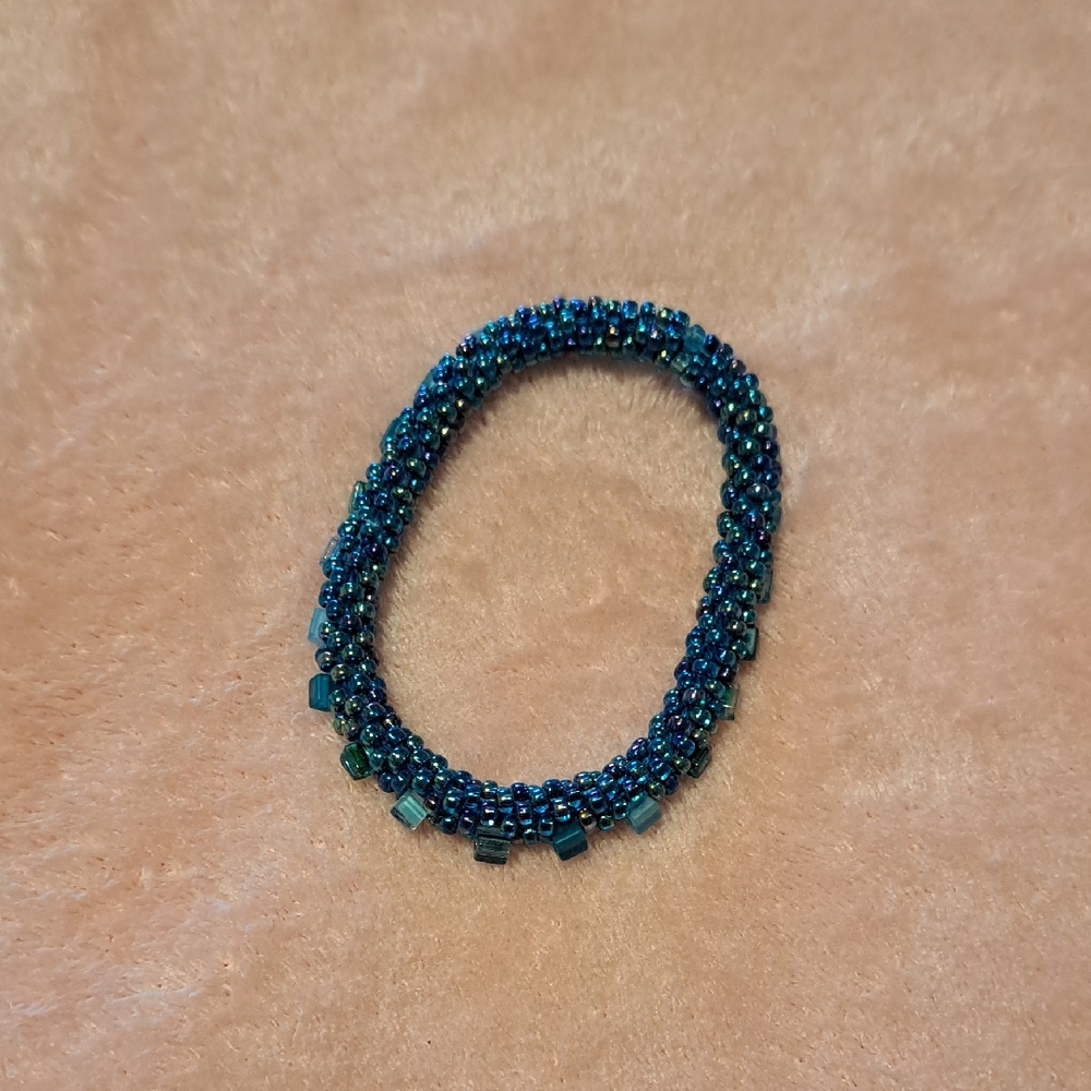 Elegant Beaded Bracelet in Blue and Green